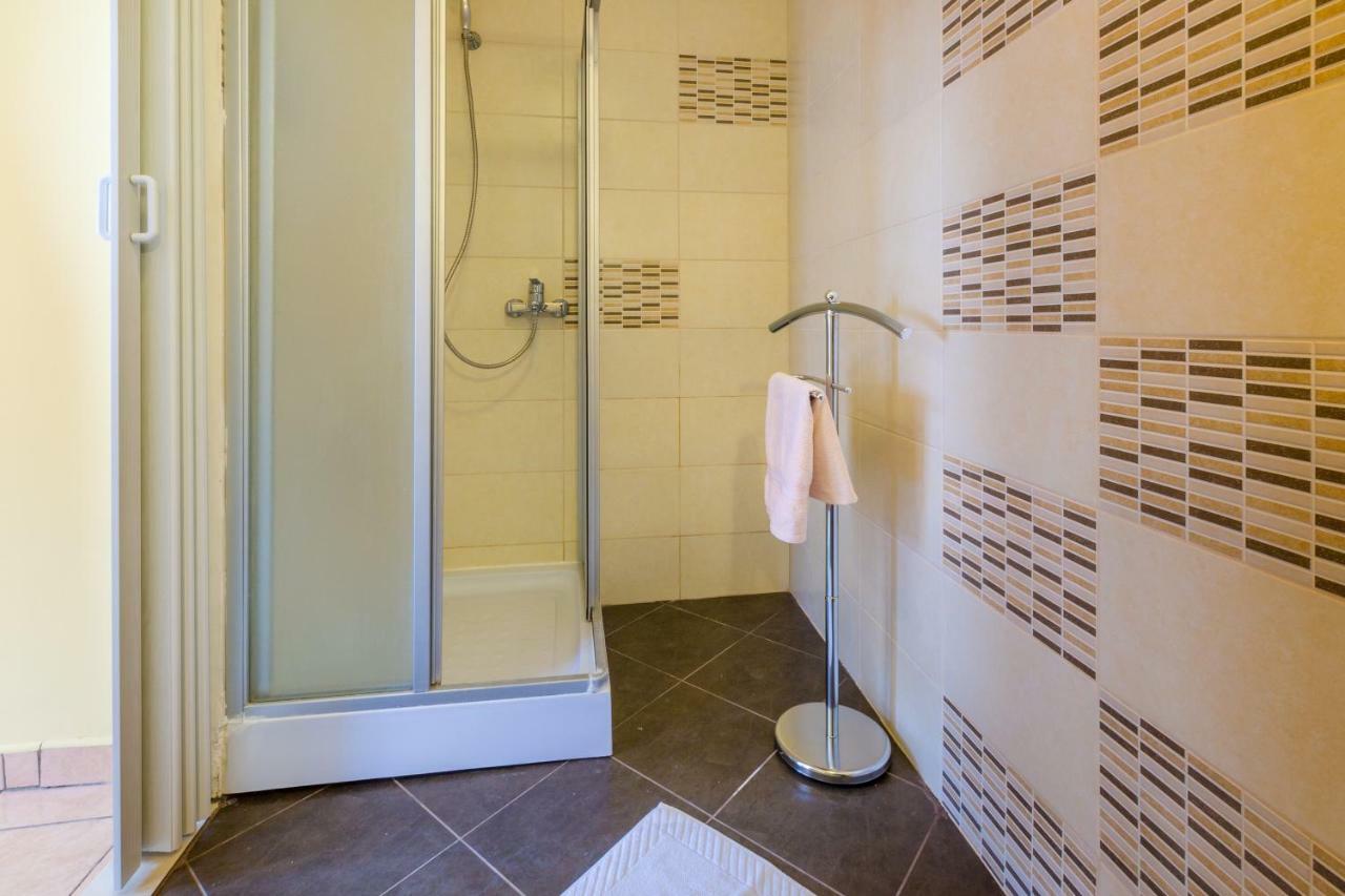 Apartmani Iris I Ana Crikvenica Esterno foto